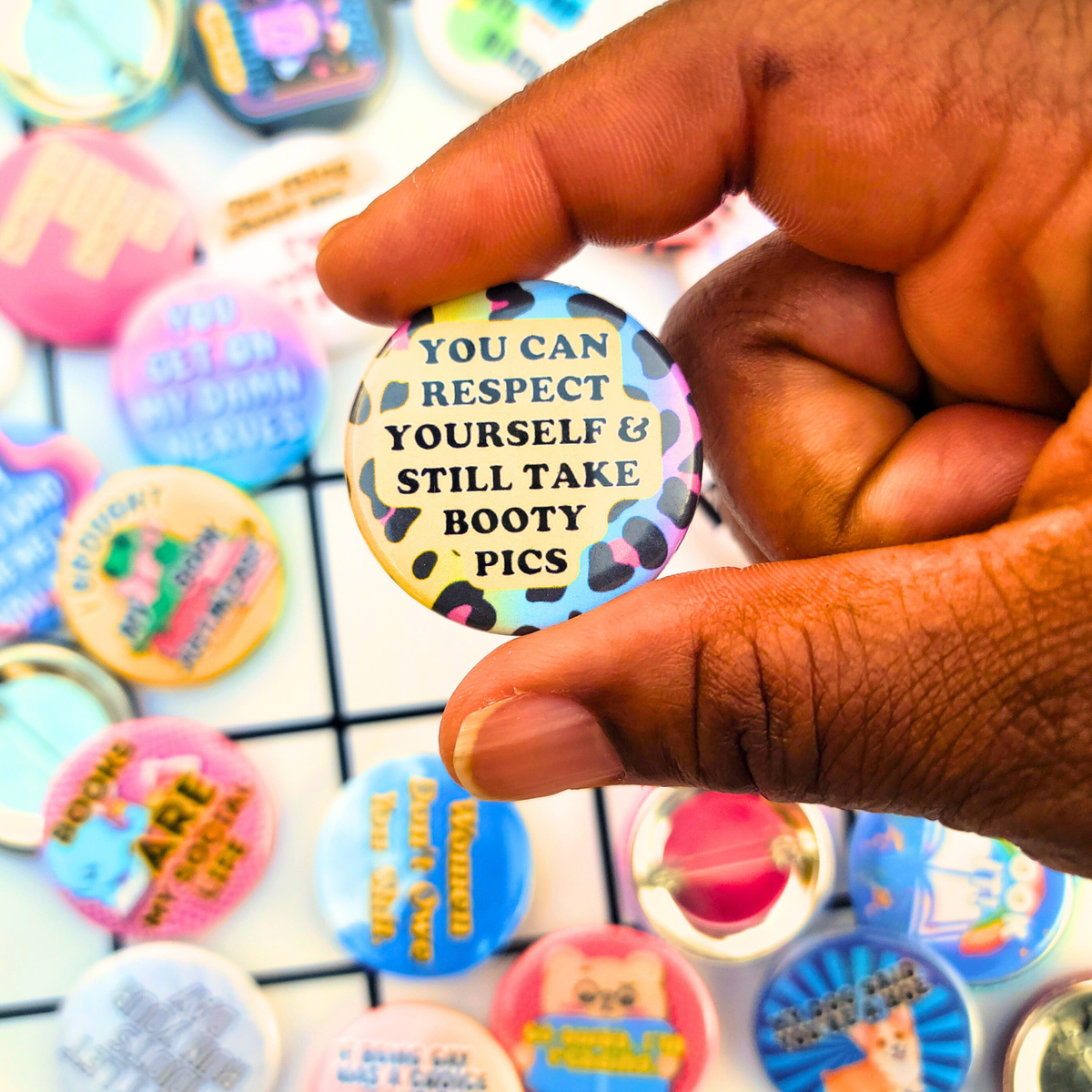 BOOTY PICS BUTTON