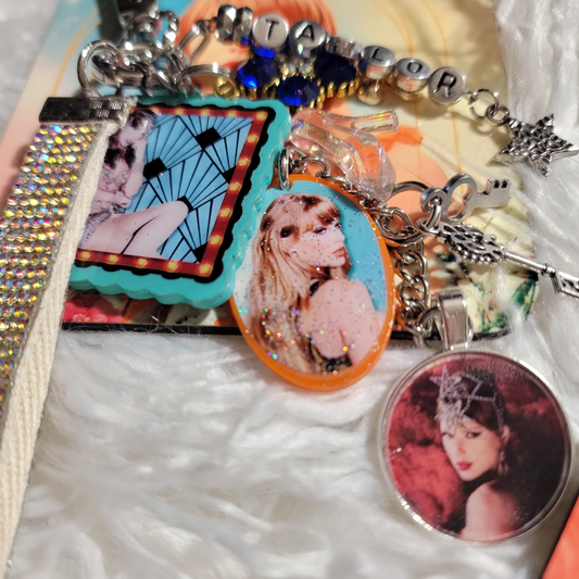 SHOWGIRL ERA PURSE CHARM